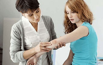 Esame da parte di un medico